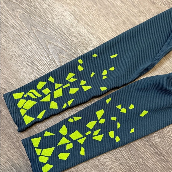 •FABLETICS• LEGGINGS - Picture 3 of 8